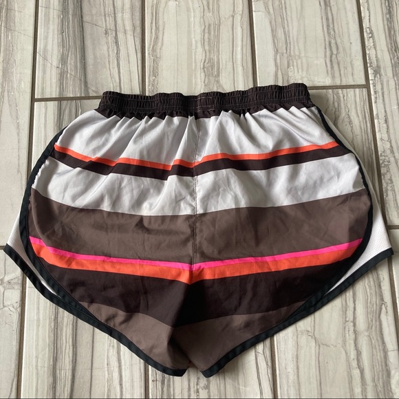 Nike shorts. EUC like new - Picture 3 of 3